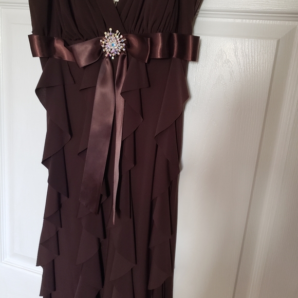 Dress - Picture 2 of 8